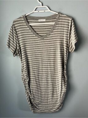 Smallshow Maternity Gray & White Striped V-Neck Stretch Short Sleeve Top Size L